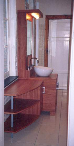 Meuble de salle de bain par Jean-Jacques Jouan